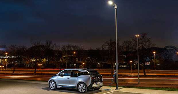 bmw evi 19 06 15 - BMW Light & Charge: lampioni LED per ricaricare le auto
