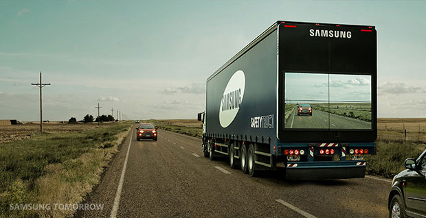 safety truck 2 23 06 2015 - Samsung Safety Truck: camion con display per agevolare i sorpassi
