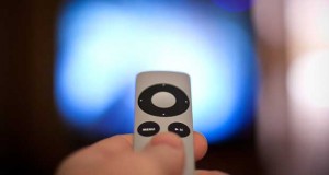 appletv telecomando1 24 07 15 300x160 - Apple TV: nuova versione con telecomando "Touch ID"?