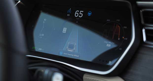 tesla autopilot evi 28 10 15 - Tesla Autopilot: approvato l'uso su strada anche in Italia