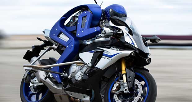 yamaha motobot evi 29 10 15 - Yamaha Motobot: pilota robot pronto a sfidare Rossi