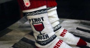 netflix socks evi 18 12 15 300x160 - Netflix Socks: calzini che "pausano" Netflix durante il sonno
